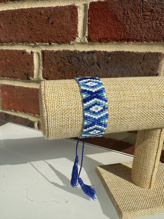 Bracelet - White and Blue diamond