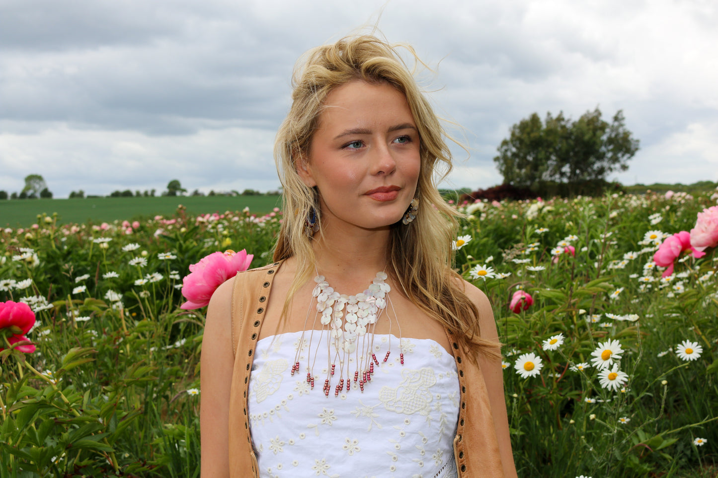 The Mother of Pearl Necklace in Pink