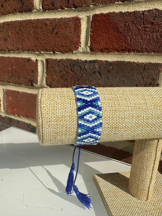 Bracelet - White and Blue diamond